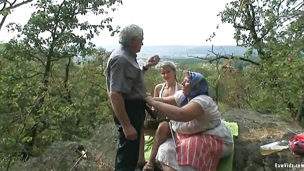 Forró kis vékony családi szexvideók ingyen hercegnő lesz a szűk pina dobogó