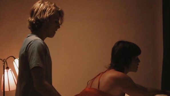 Két tökéletes családi sex videok megjelenésű Szőke Leszbikus helyett jóga